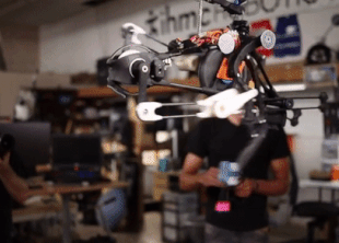 Двуногого робота научили держать «двухмерное» равновесие с помощью механики