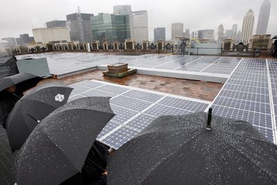 Солнечные панели с графеном производят энергию в дождливую погоду