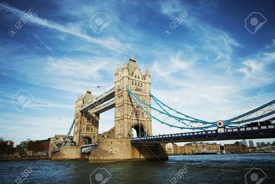 Солнечный викторианский мост в лондоне