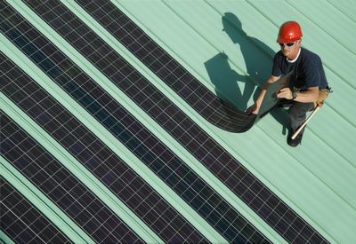 Solopower разворачивает гибкие солнечные панели на крышах