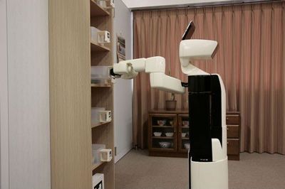 Toyota human support robot - новый роботизированный помощник для престарелых людей и инвалидов