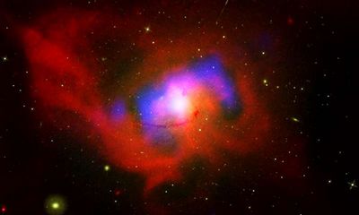 Ученые запечатлели аритмичное «биение сердца» черной дыры
